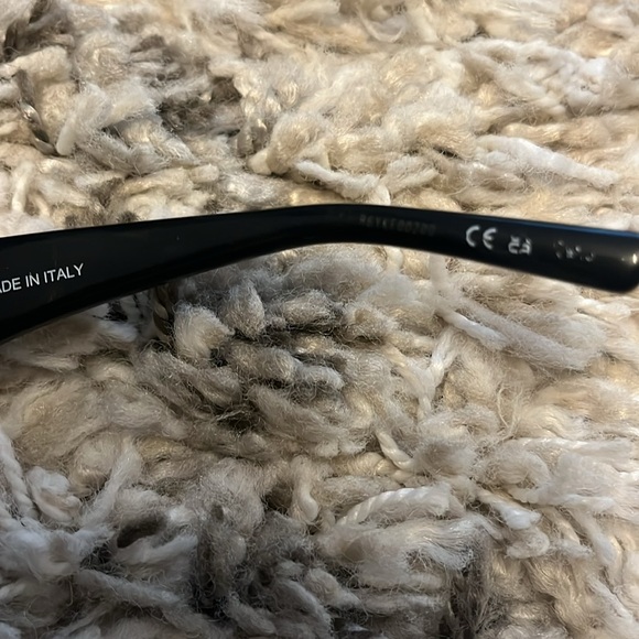 Balenciaga cat eye sunglasses with case. Pre-owned. Black. - Picture 6 of 7